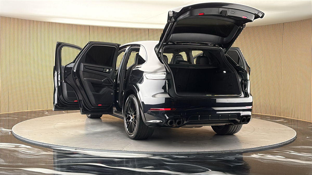 More views of Porsche Cayenne