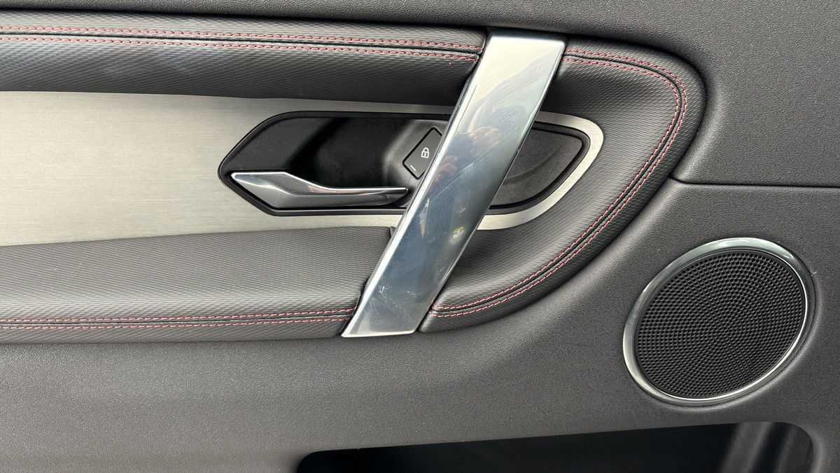 Land Rover Discovery Sport Image 19