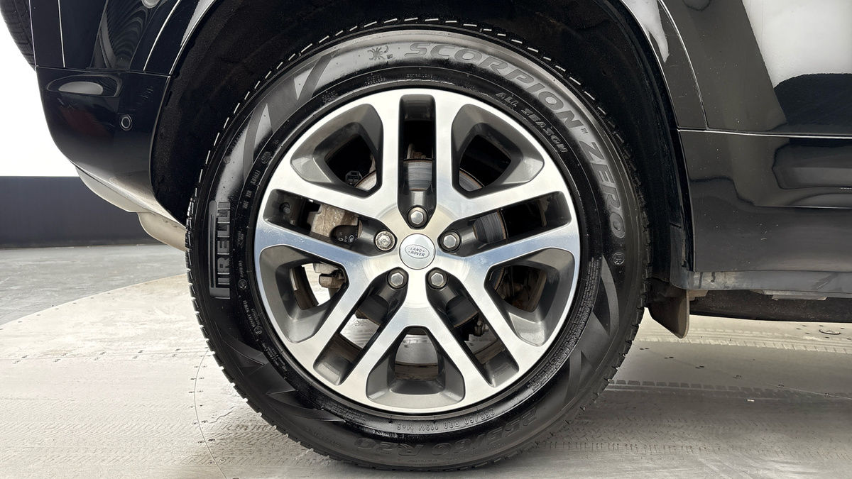 Land Rover Defender 110 Image 10