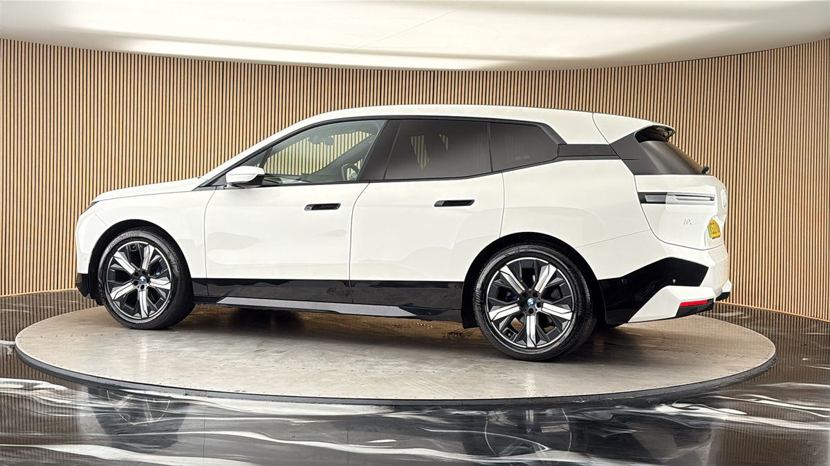 More views of BMW iX