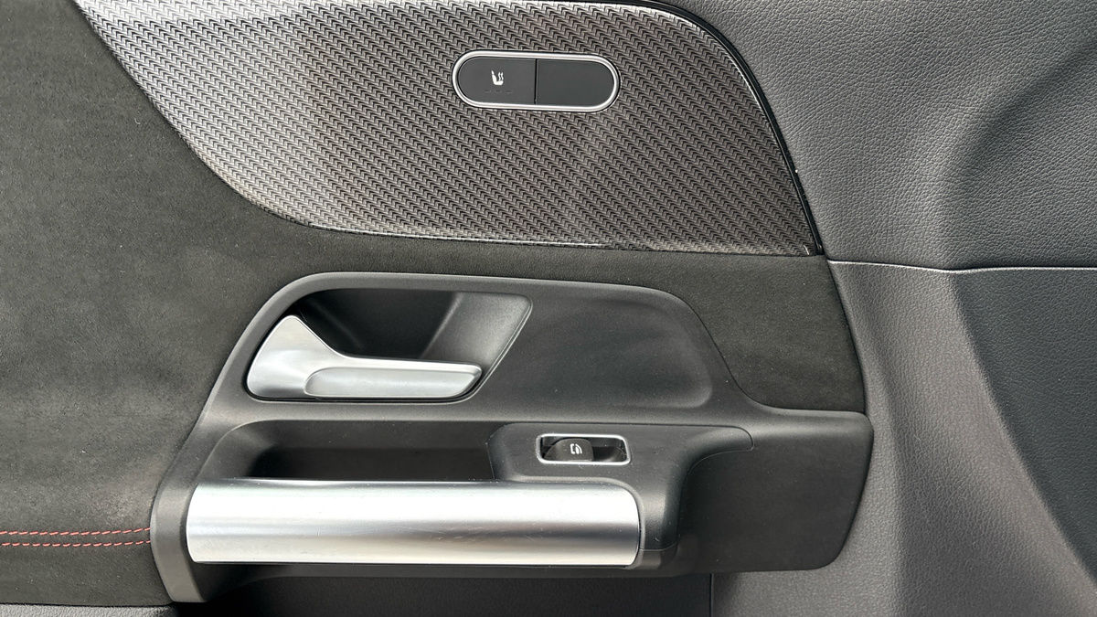 Mercedes-Benz GLA Image 19