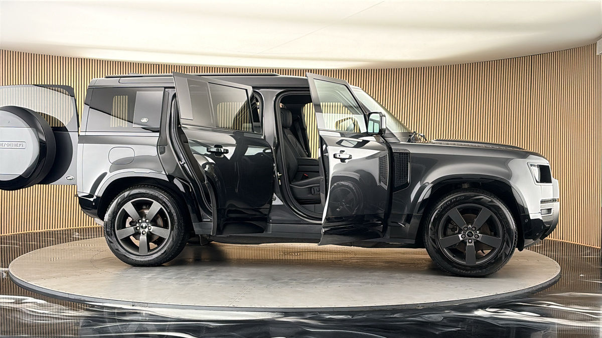 More views of Land Rover Defender 110