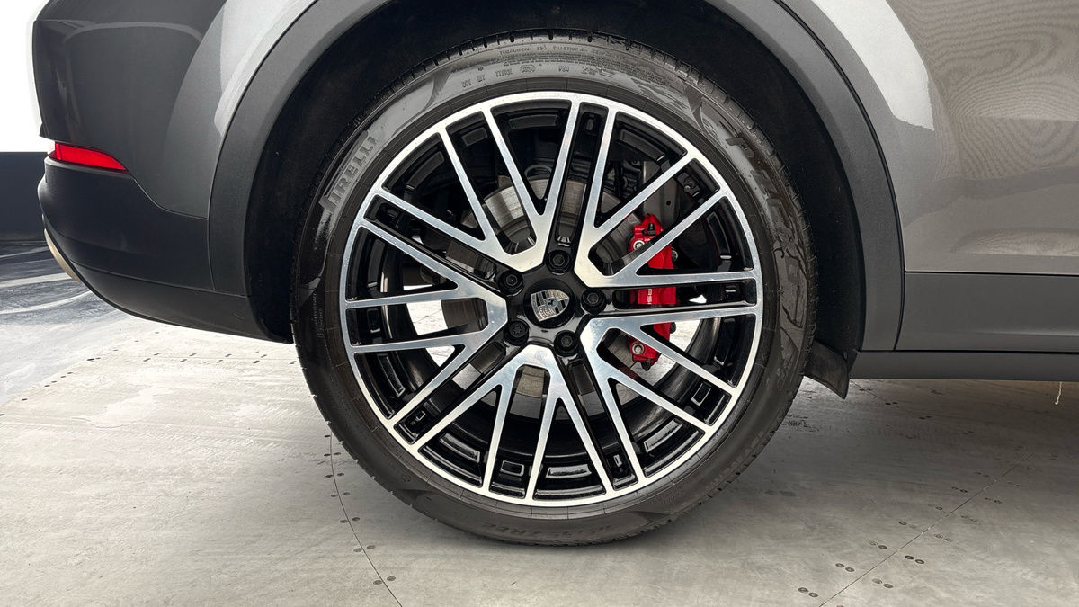 Porsche Cayenne Image 10