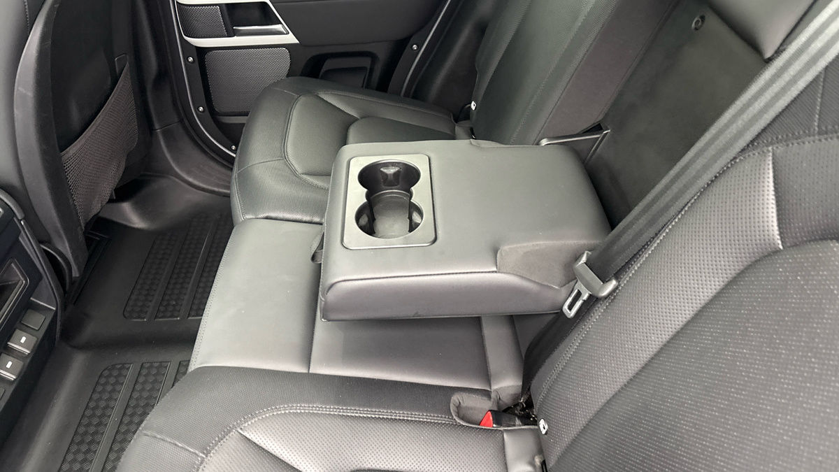 Land Rover Defender 110 Image 9