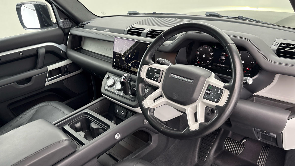 Land Rover Defender 110 Image 5