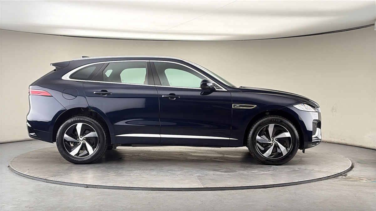 Jaguar F-PACE Image 16