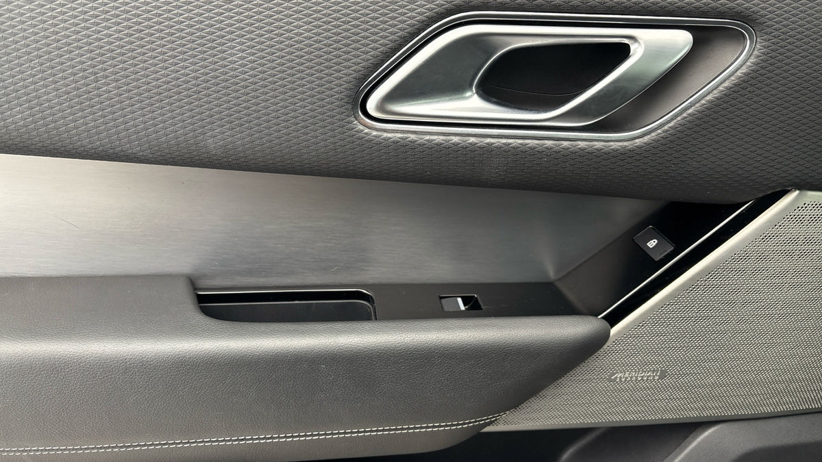 Land Rover Range Rover Velar Image 19