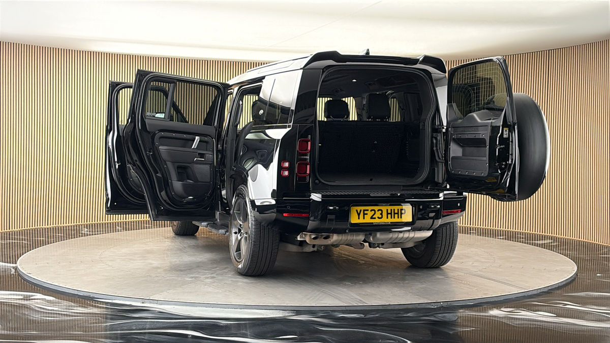 More views of Land Rover Defender 110