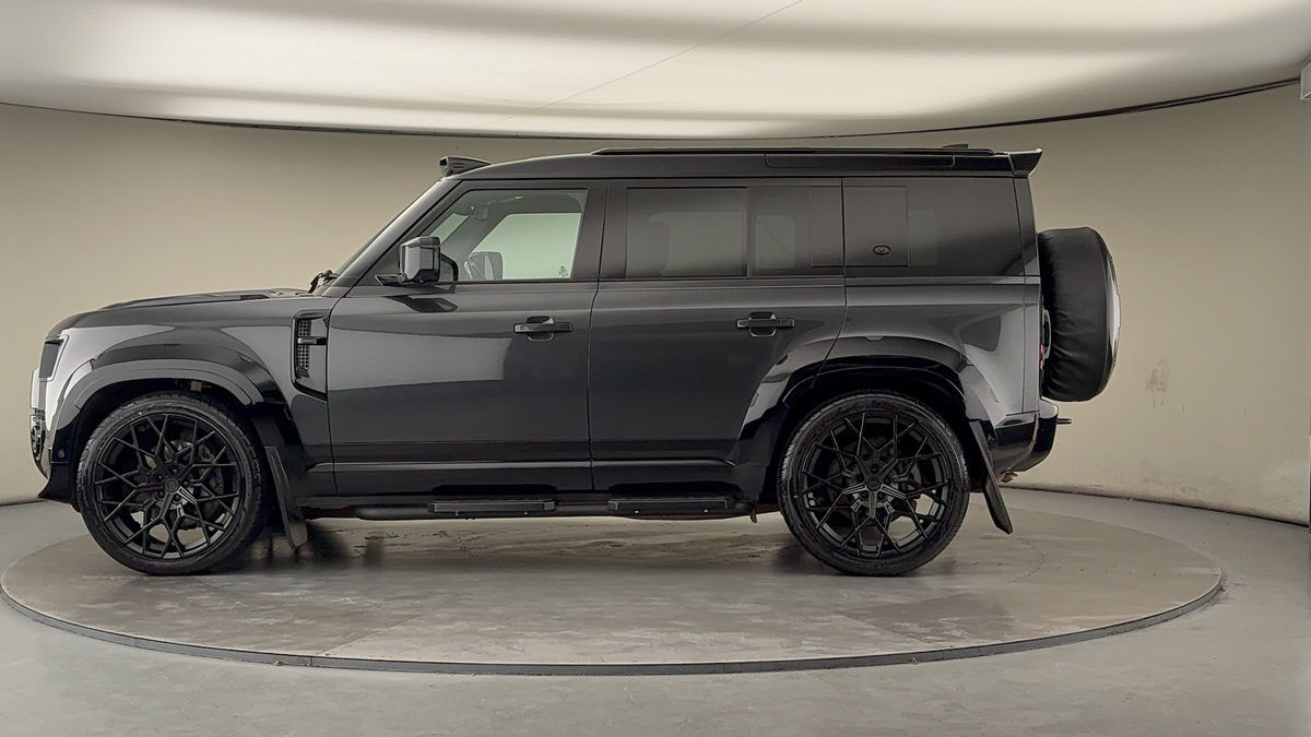 Land Rover Defender 110 Urban Image 35