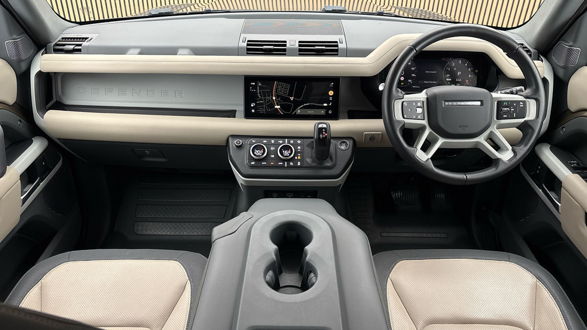 Land Rover Defender 110 Image 12