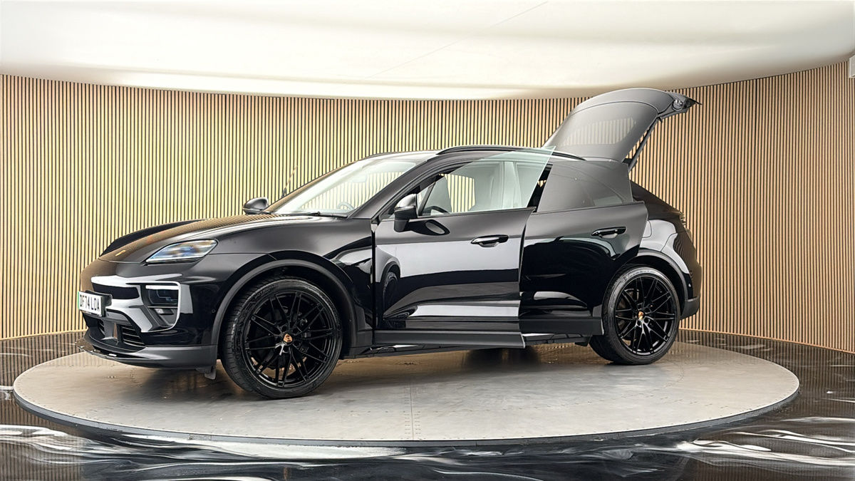 More views of Porsche Macan