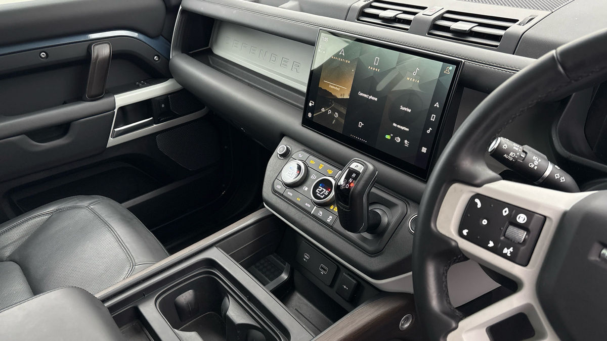 Land Rover Defender 110 Urban Image 18