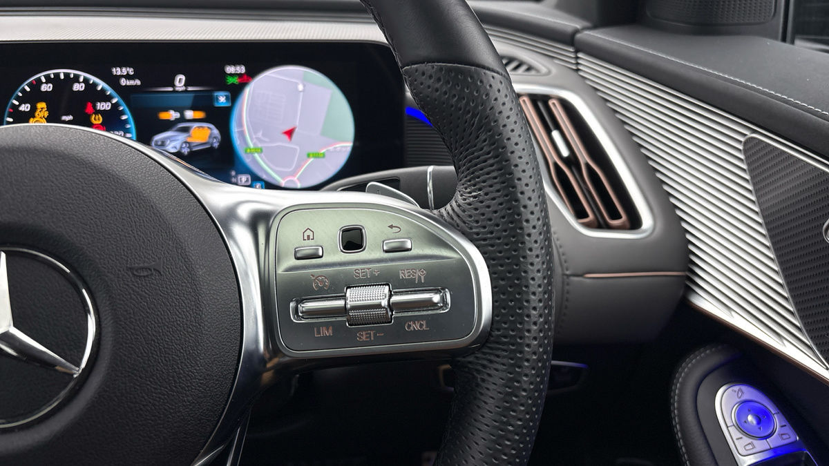 Mercedes-Benz EQC Image 14
