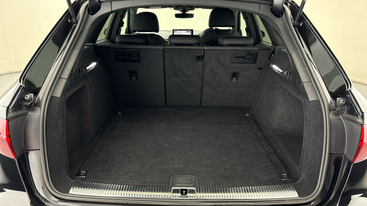 Audi A4 Avant Image 11