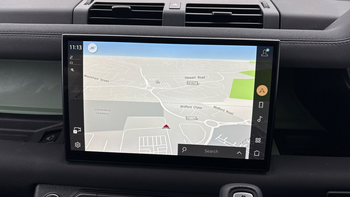 Land Rover Defender 110 Image 17