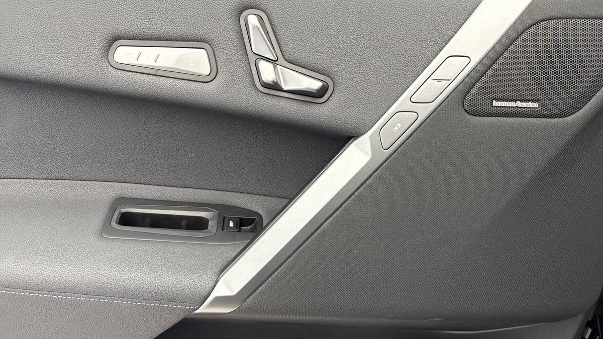 More views of BMW iX