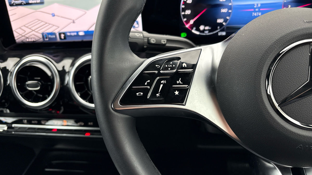 Mercedes-Benz GLA Image 13