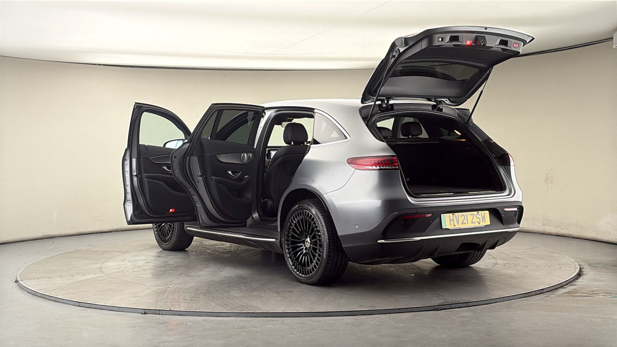 Mercedes-Benz EQC Image 23