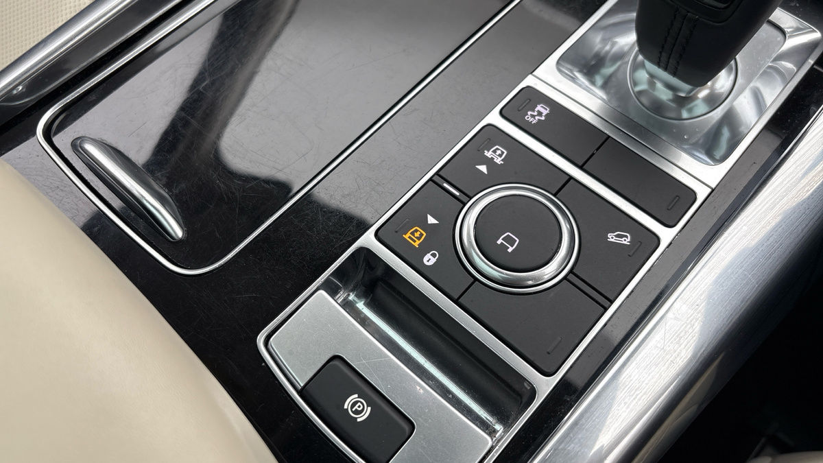 Land Rover Range Rover Sport Image 26