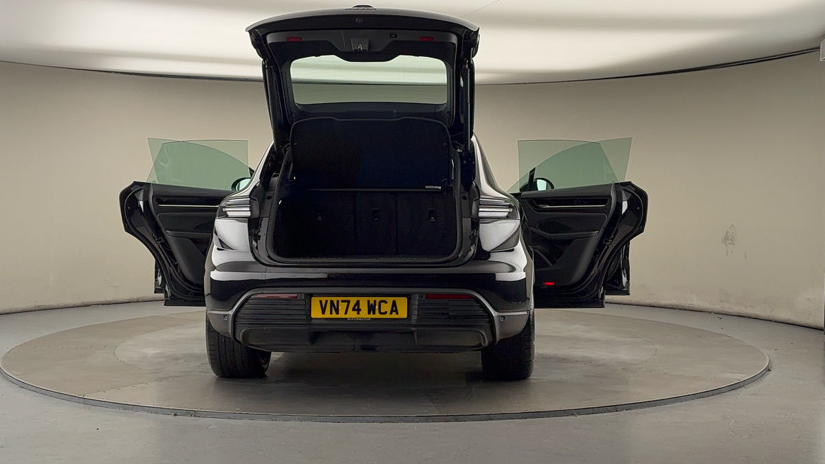 More views of Porsche Macan