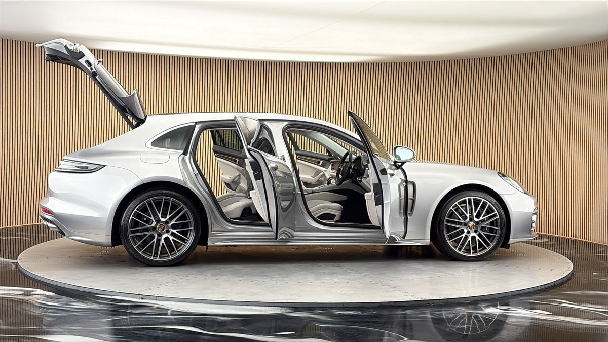 More views of Porsche Panamera