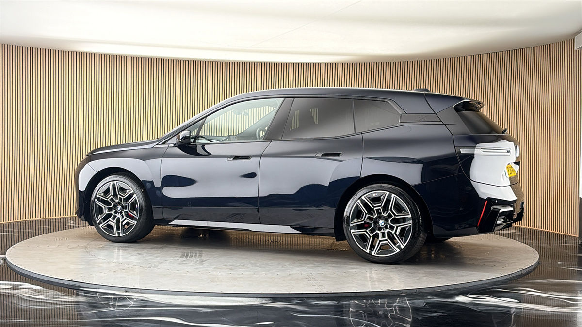 More views of BMW iX