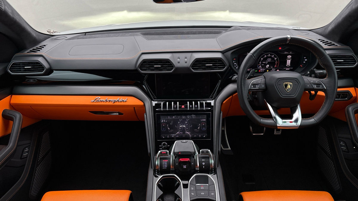 Lamborghini Urus Image 12