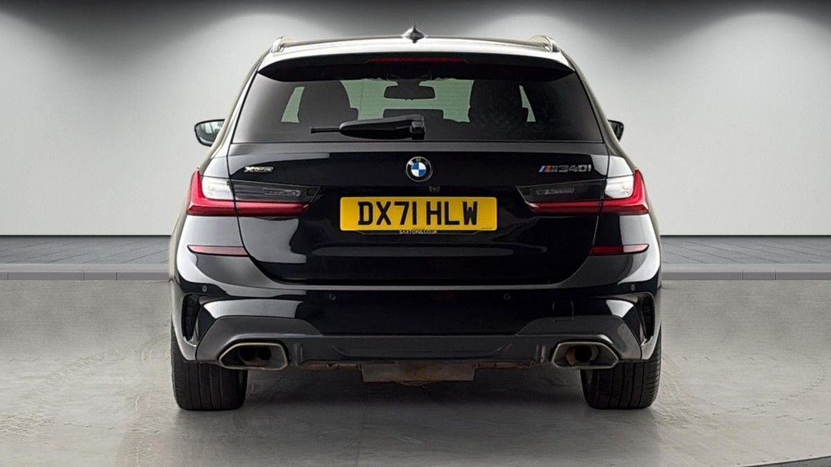 BMW 3 Series Image 4