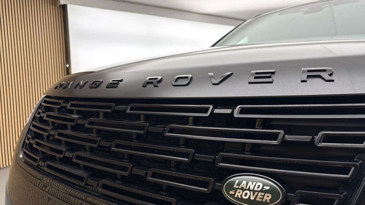 Land Rover Range Rover Velar Image 24