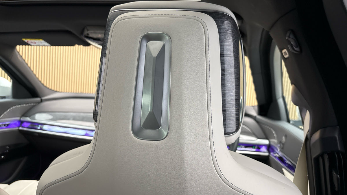 More views of BMW i7