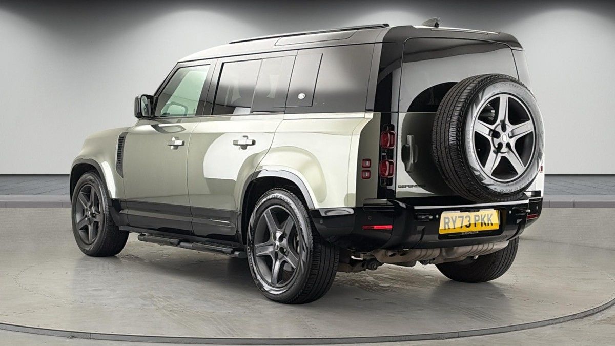 Land Rover Defender 110 Image 2