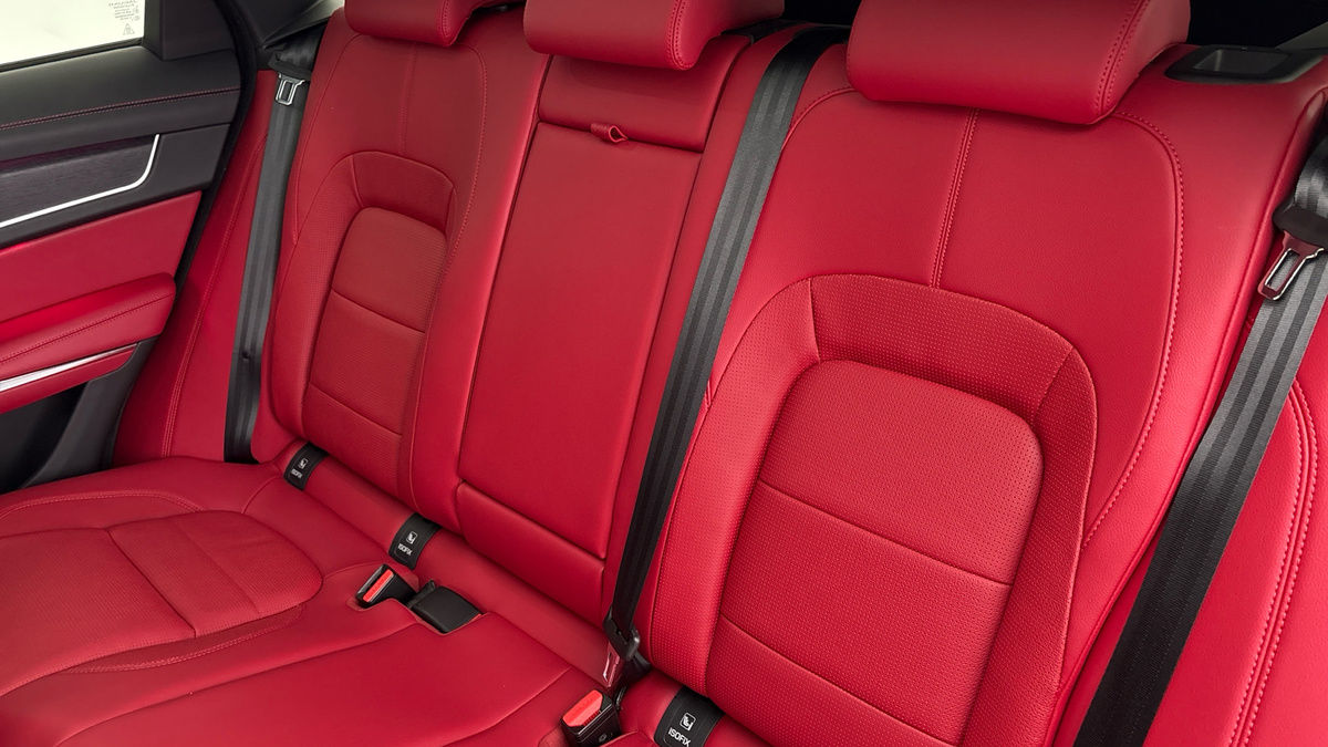 Jaguar F-PACE Image 8