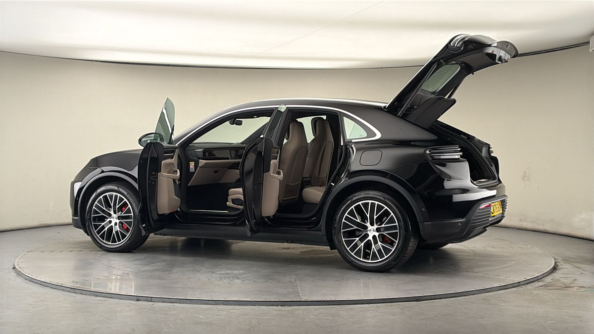 More views of Porsche Macan