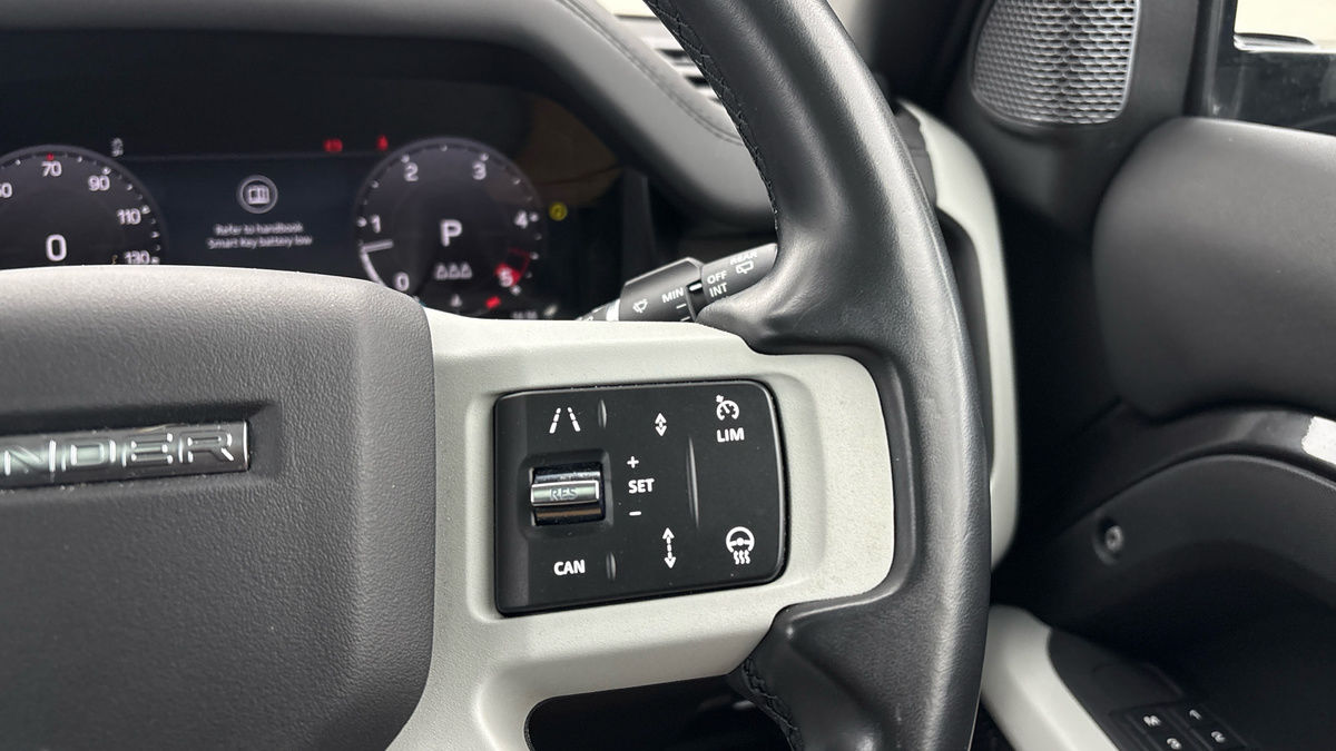 Land Rover Defender 110 Image 14