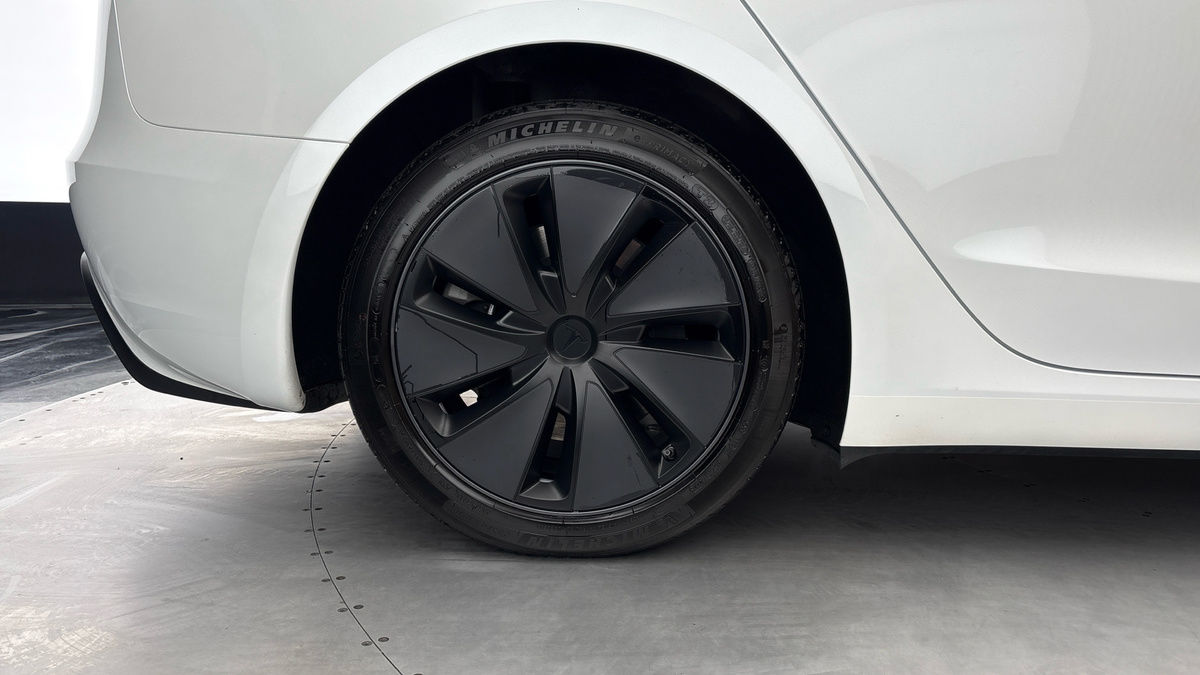 Tesla Model 3 Image 10