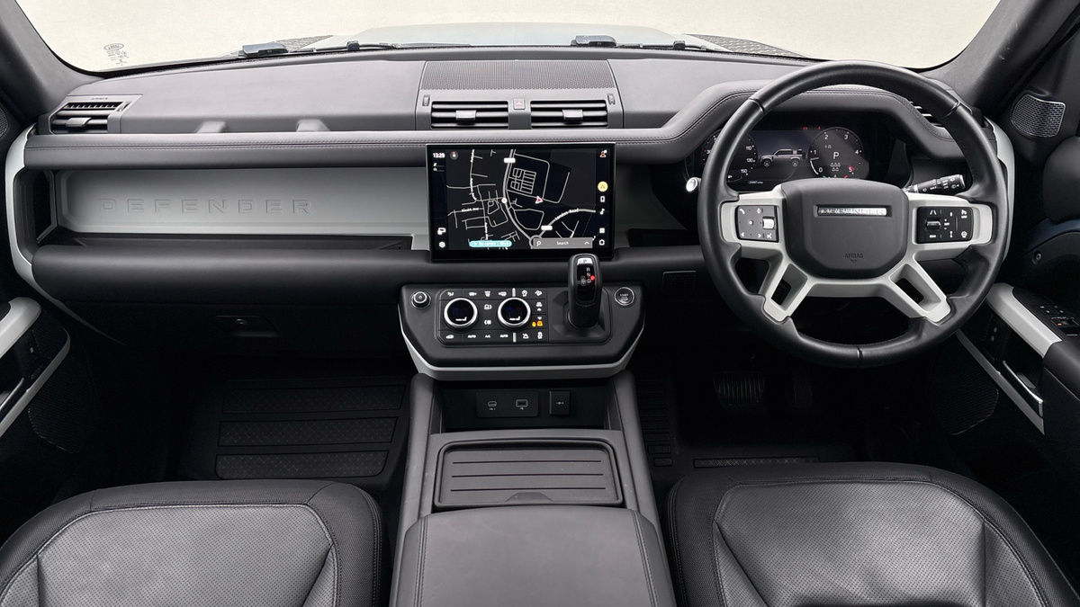 Land Rover Defender 110 Image 12