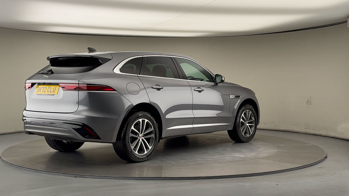 Jaguar F-PACE Image 21