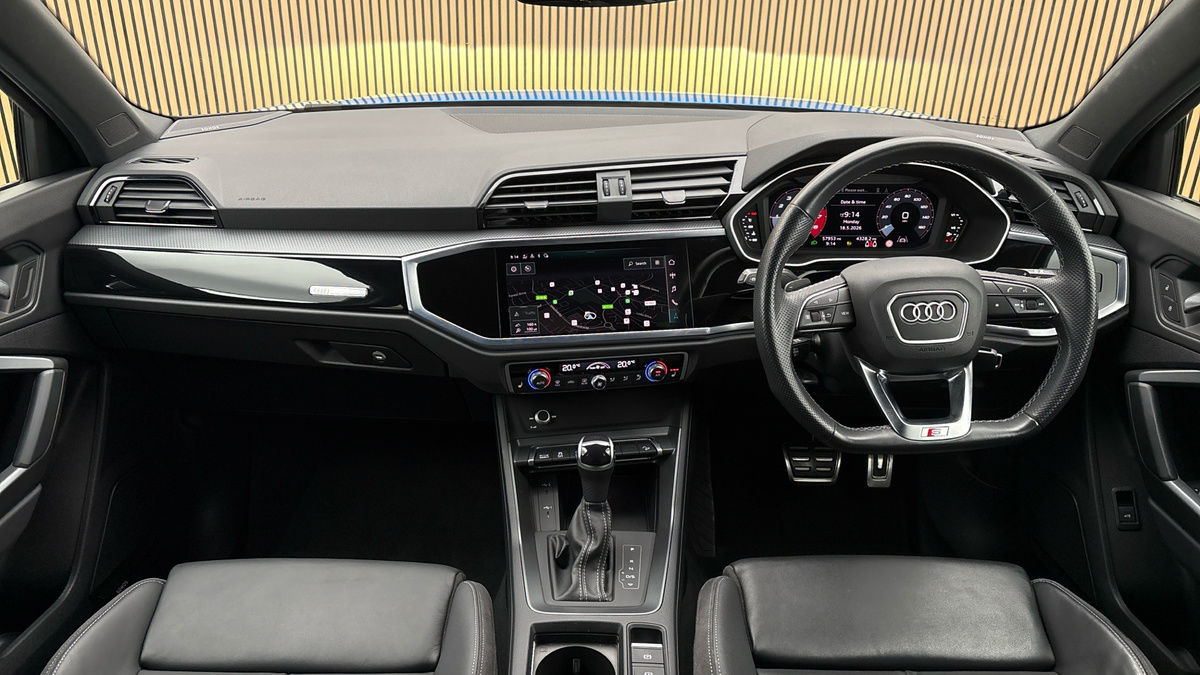 Audi Q3 Image 12