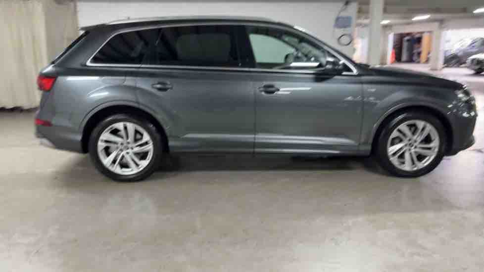 More views of Audi Q7