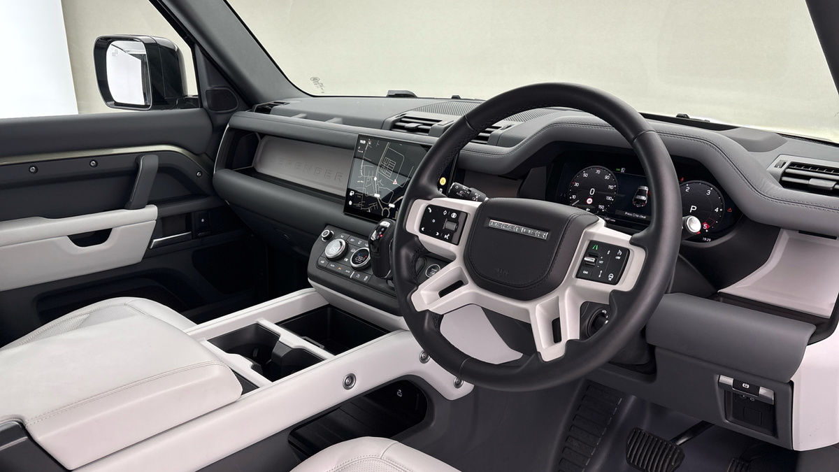 Land Rover Defender 90 Image 5