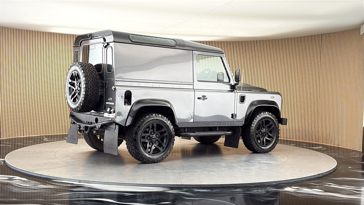 More views of Land Rover Defender 90
