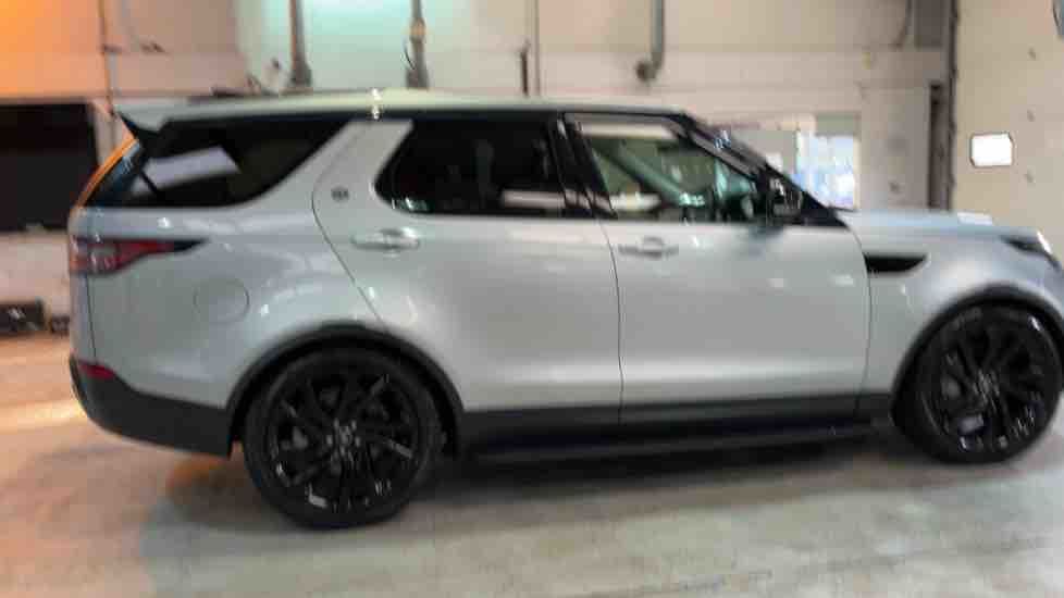 More views of Land Rover Discovery