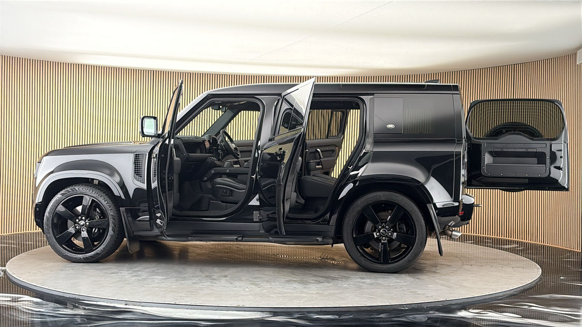 More views of Land Rover Defender 110