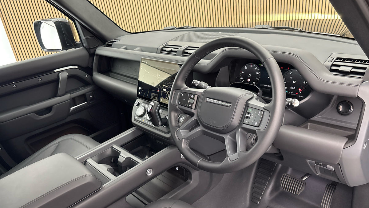 Land Rover Defender 110 Image 5