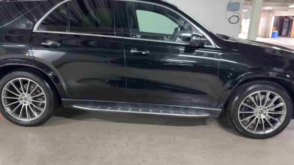 More views of Mercedes-Benz GLE