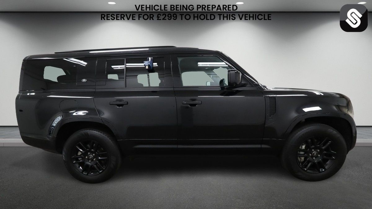 Land Rover Defender 130 Image 5