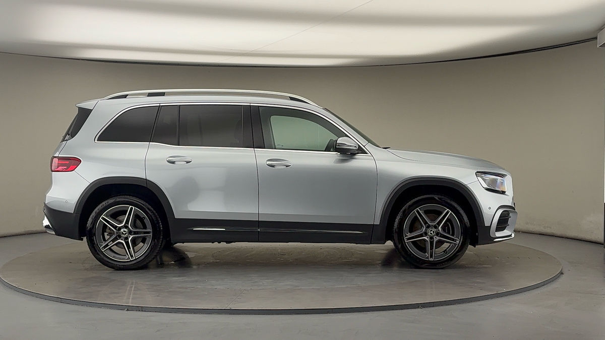 Mercedes-Benz GLB Image 16