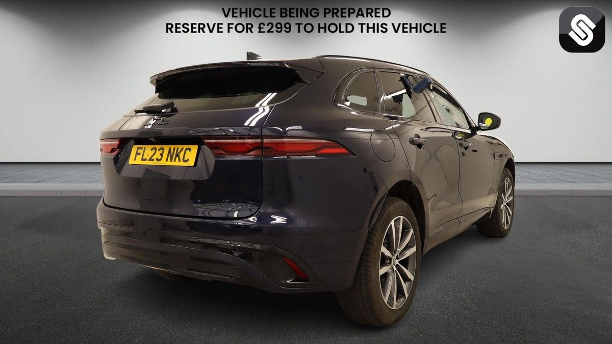 Jaguar F-PACE Image 4