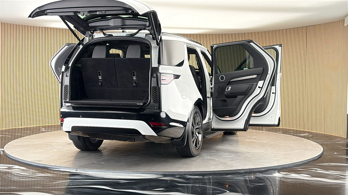 More views of Land Rover Discovery