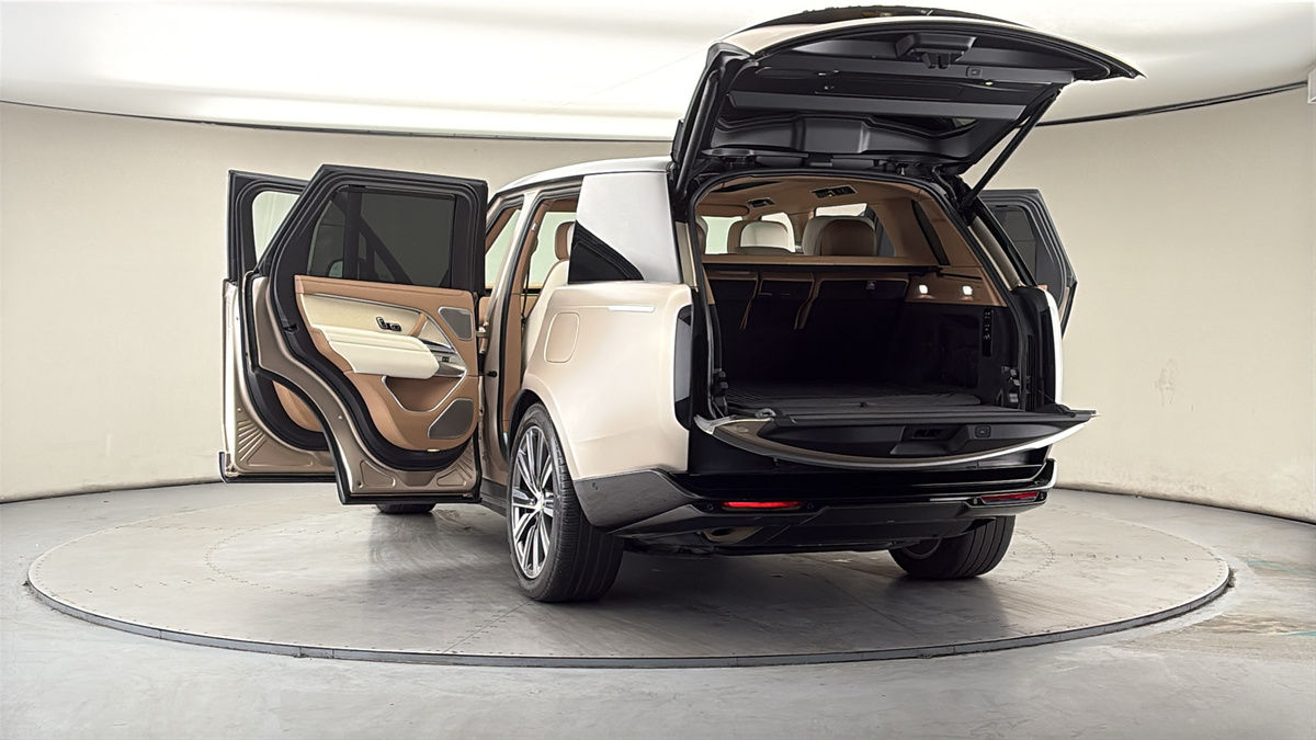 More views of Land Rover Range Rover